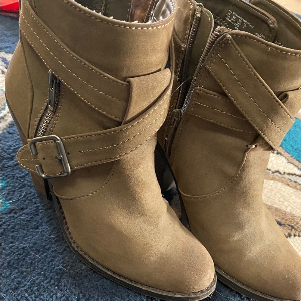 Bongo boots 7.5